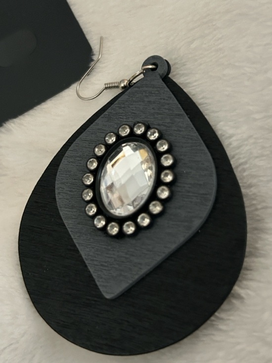 Black Beaded Bracelet with Black Teardrop Crystal Earrings - Picture 2 of 4